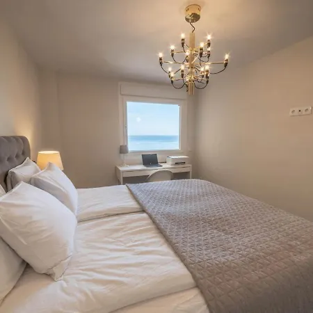 Apartamento Frontline Sea Views - Pool - Center Torrevieja