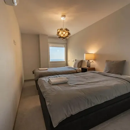 Frontline Sea Views - Pool - Center Apartamento