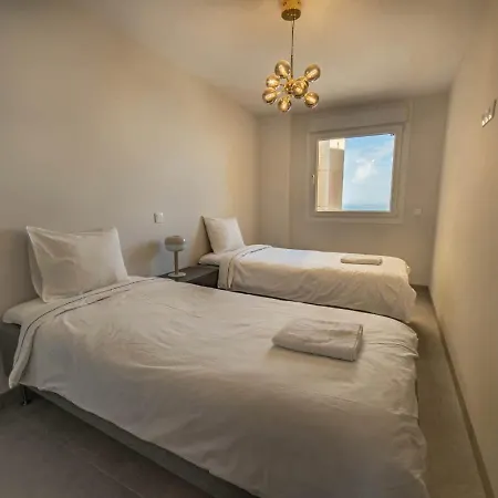 Frontline Sea Views - Pool - Center Apartamento