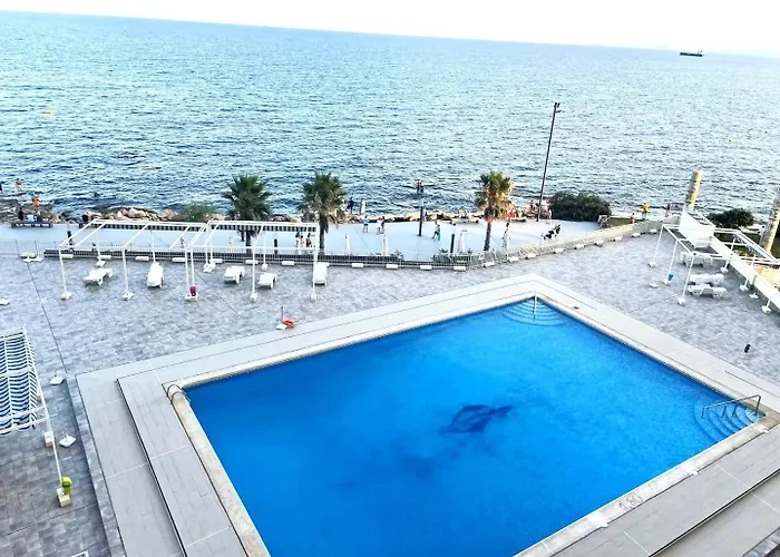 Apartmán Frontline Sea Views - Pool - Center *