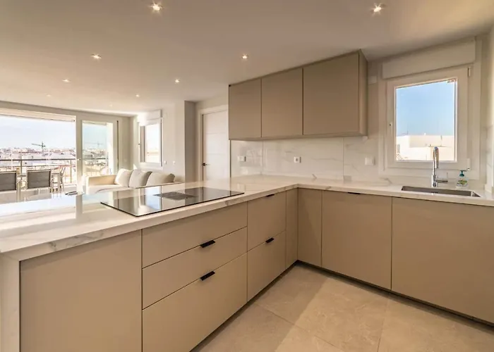 Frontline Sea Views - Pool - Center Apartmán *