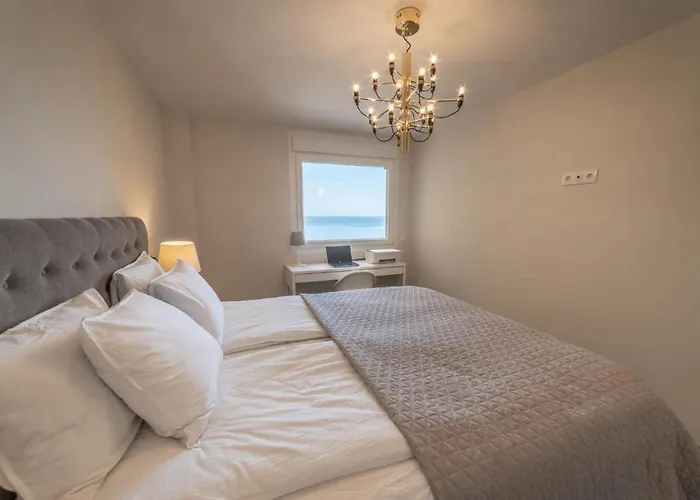 Apartmán Frontline Sea Views - Pool - Center Torrevieja
