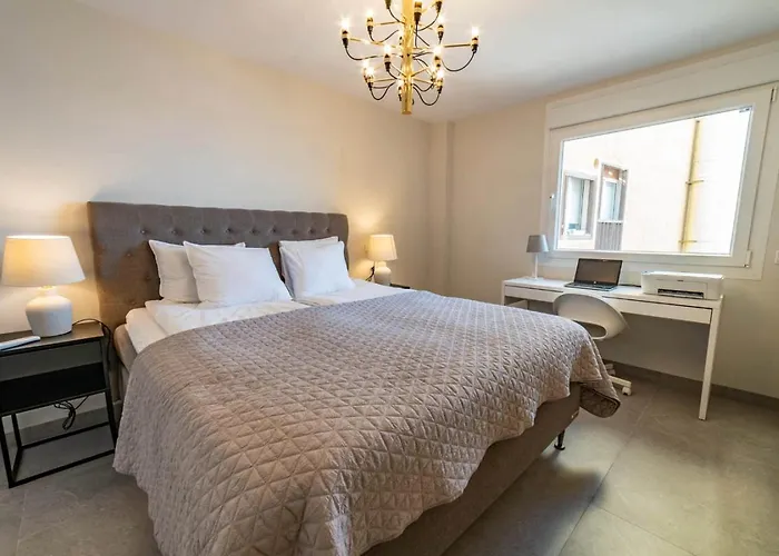 Apartmán Frontline Sea Views - Pool - Center *